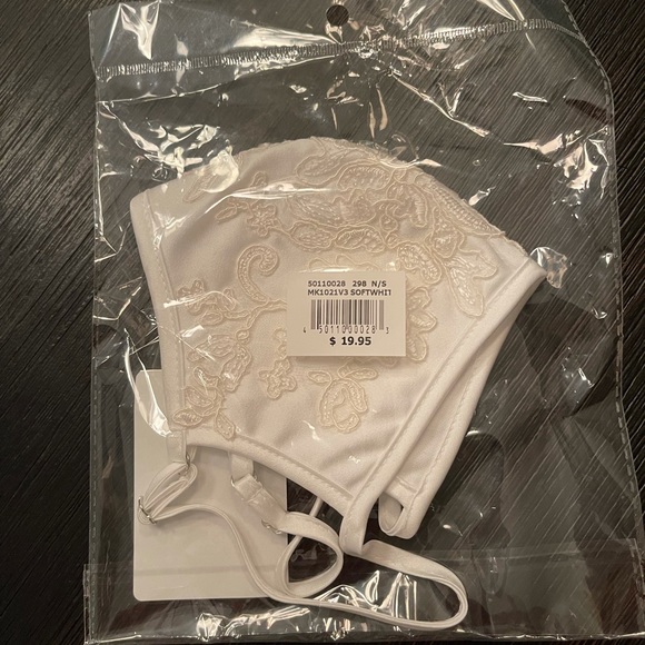 Fancy face mask in ivory - Picture 2 of 2